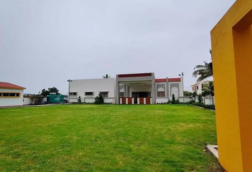 Hotelli Asopalav Lawns