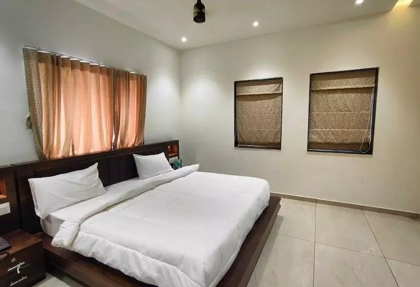 Hotelli Asopalav Lawns