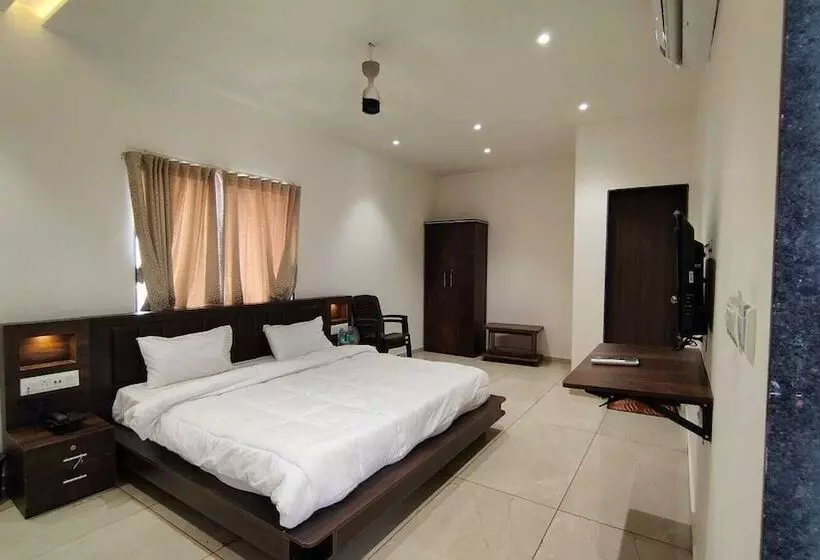 Hotelli Asopalav Lawns