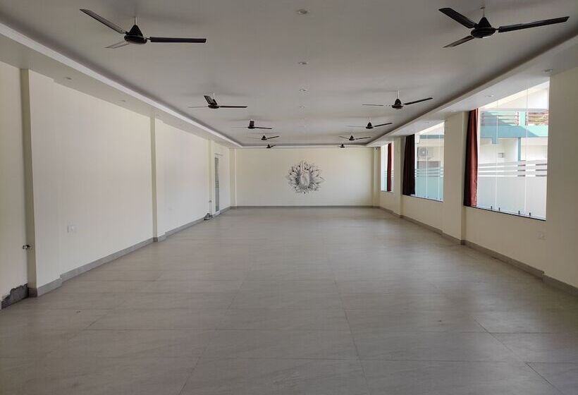 هتل Shivansh Green Resort