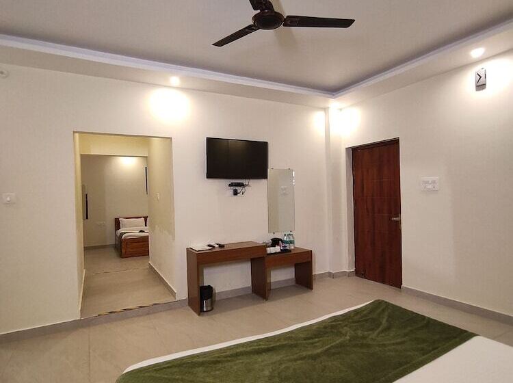 هتل Shivansh Green Resort