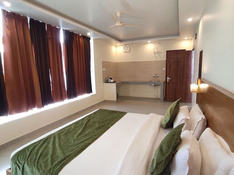 هتل Shivansh Green Resort