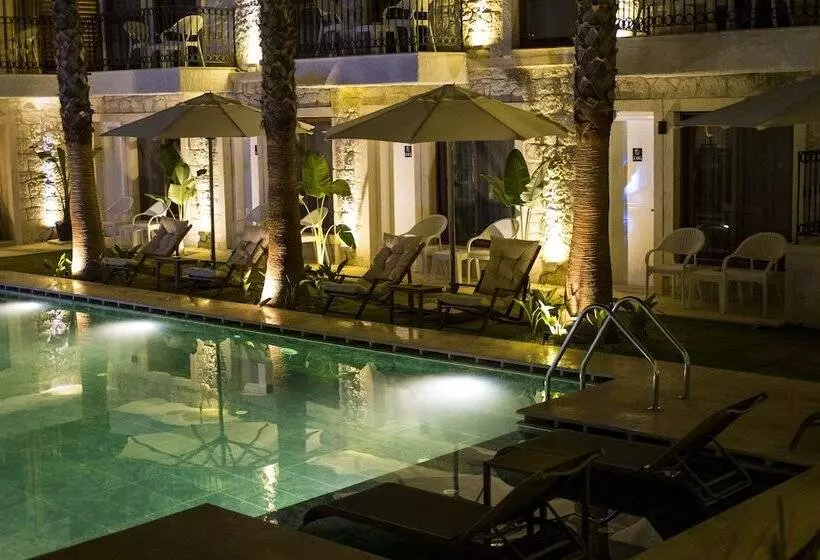 Hotelli Icarus Alacati +16