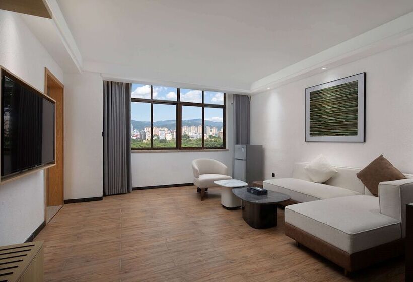 Microtel By Wyndham Xishuangbanna City Center