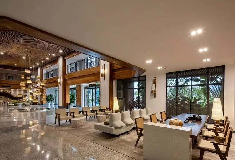 Microtel By Wyndham Xishuangbanna City Center