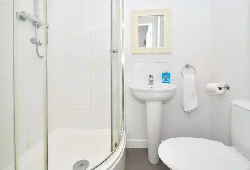 Majatalo Townhouse @ 115 Walthall Street Crewe