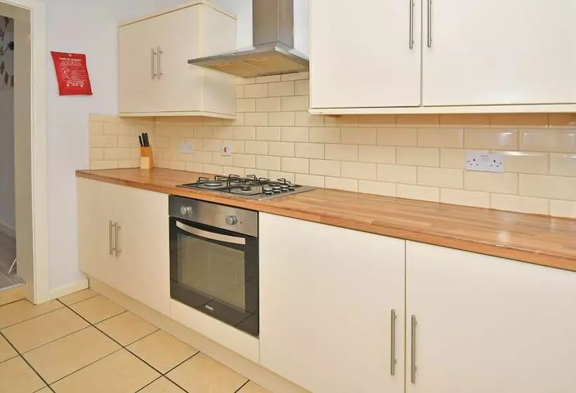 Majatalo Townhouse @ 115 Walthall Street Crewe