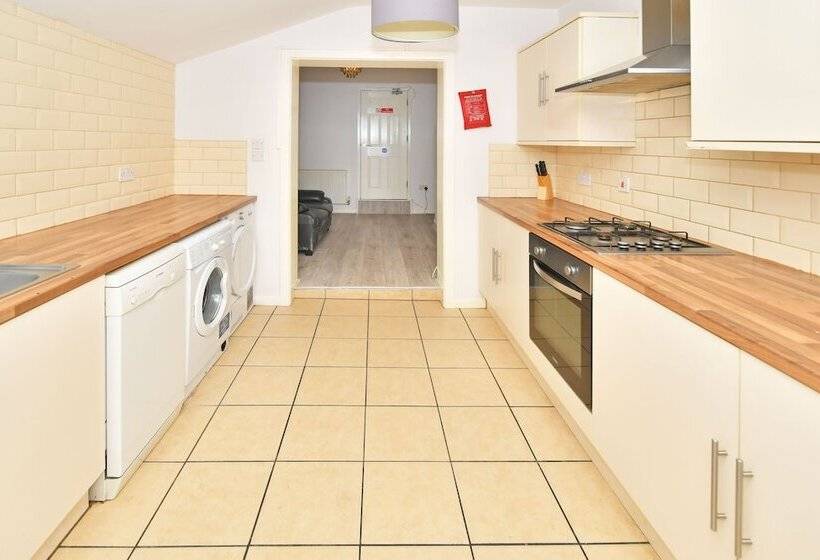 بنسيون Townhouse @ 115 Walthall Street Crewe