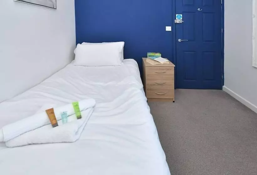 Majatalo Townhouse @ 115 Walthall Street Crewe