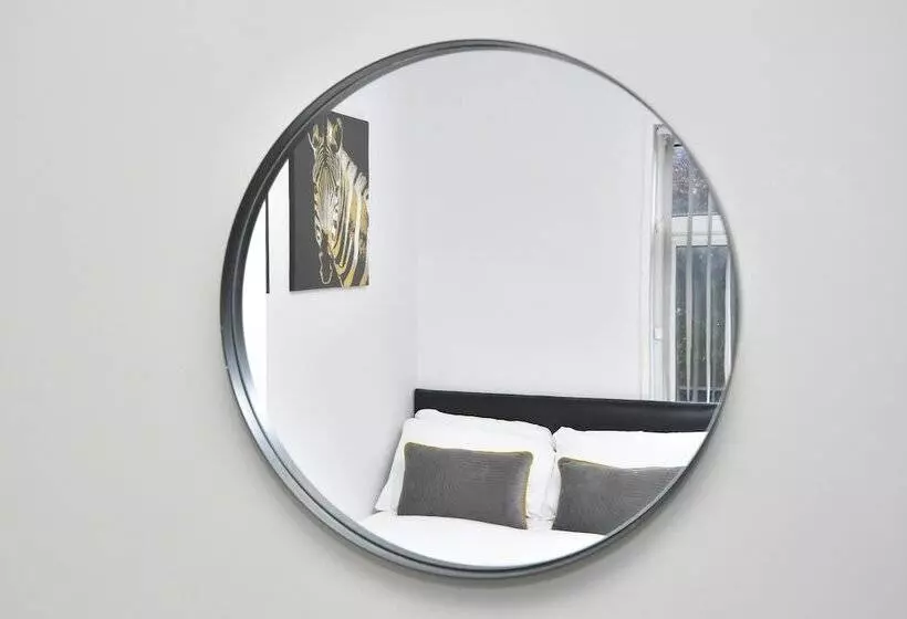 Majatalo Townhouse @ 115 Walthall Street Crewe