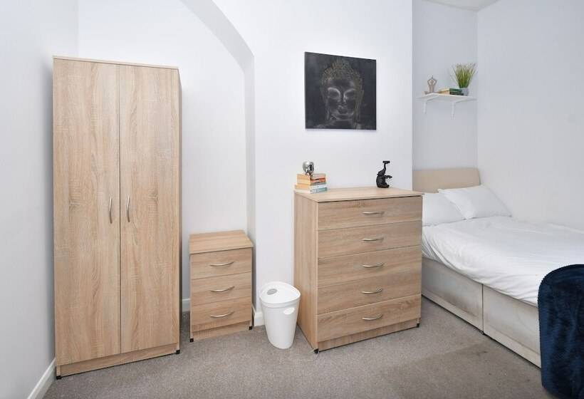 بنسيون Townhouse @ 115 Walthall Street Crewe