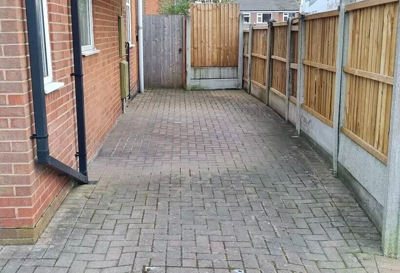 Residenssi Immaculate 3 Bed House With Free Parking In Bolton