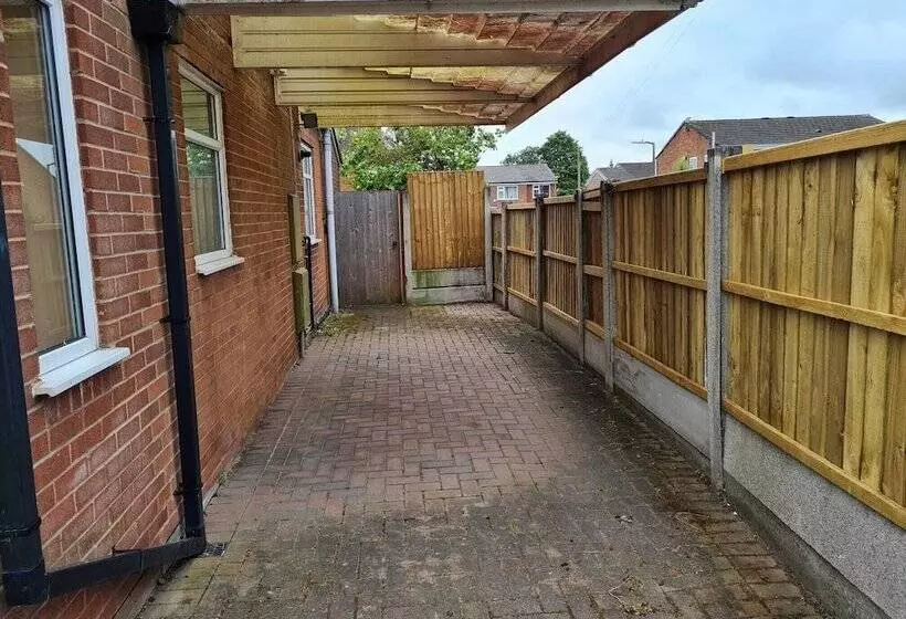 Residenssi Immaculate 3 Bed House With Free Parking In Bolton