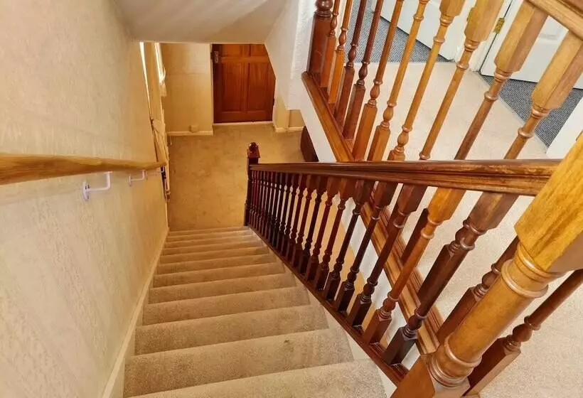 Residenssi Immaculate 3 Bed House With Free Parking In Bolton