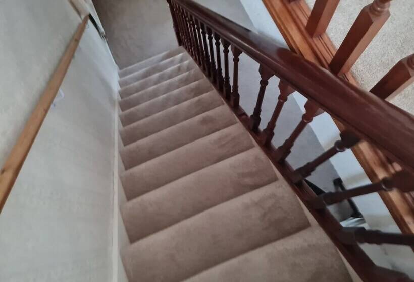 레지던스 Immaculate 3 Bed House With Free Parking In Bolton