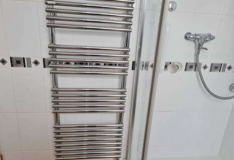 레지던스 Immaculate 3 Bed House With Free Parking In Bolton