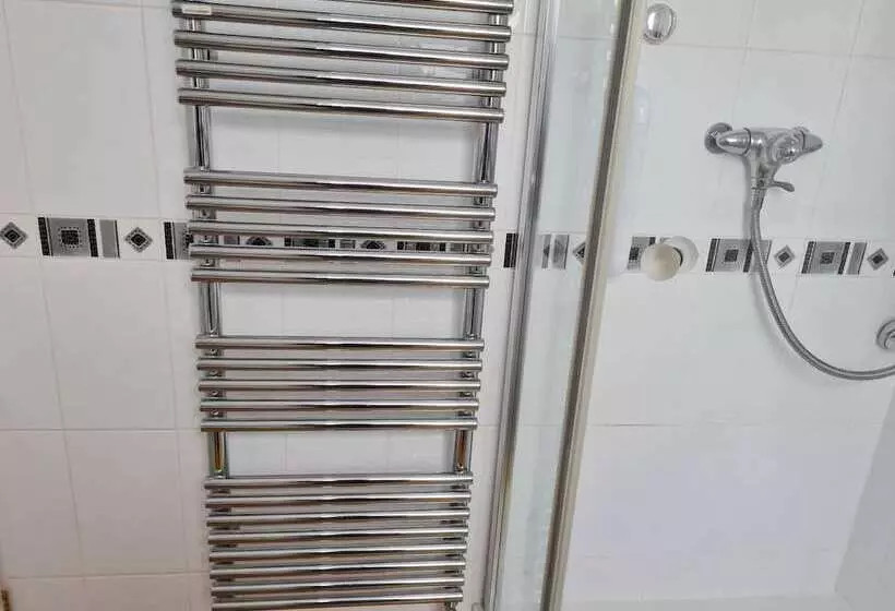 Residenssi Immaculate 3 Bed House With Free Parking In Bolton