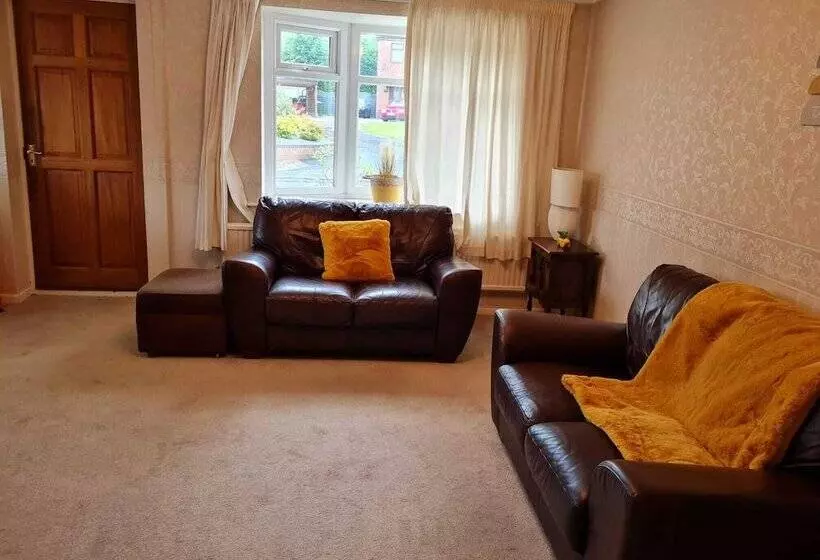 Residenssi Immaculate 3 Bed House With Free Parking In Bolton