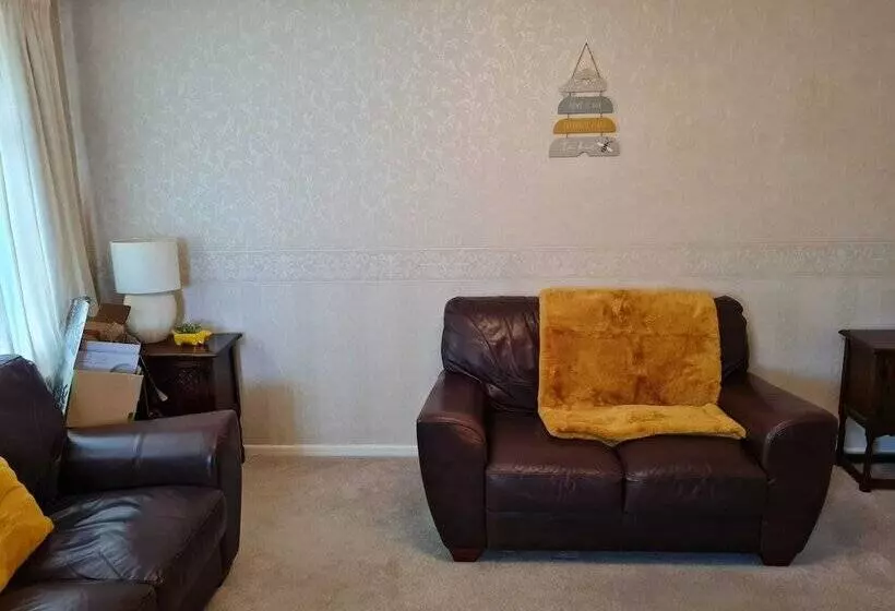 Residenssi Immaculate 3 Bed House With Free Parking In Bolton