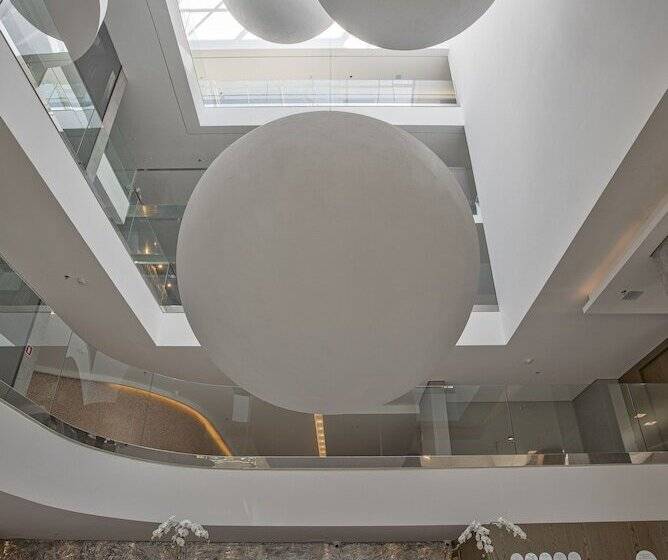 Suryaa Hotel Pinhais, Curio Collection By Hilton