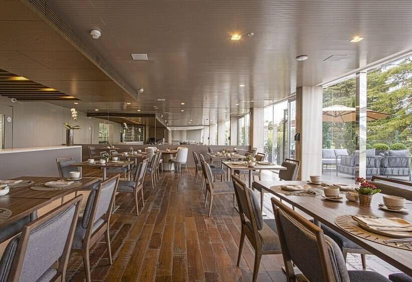 Suryaa Hotel Pinhais, Curio Collection By Hilton