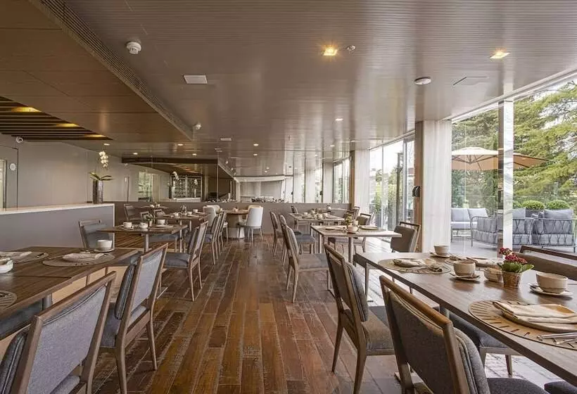 Suryaa Hotel Pinhais, Curio Collection By Hilton