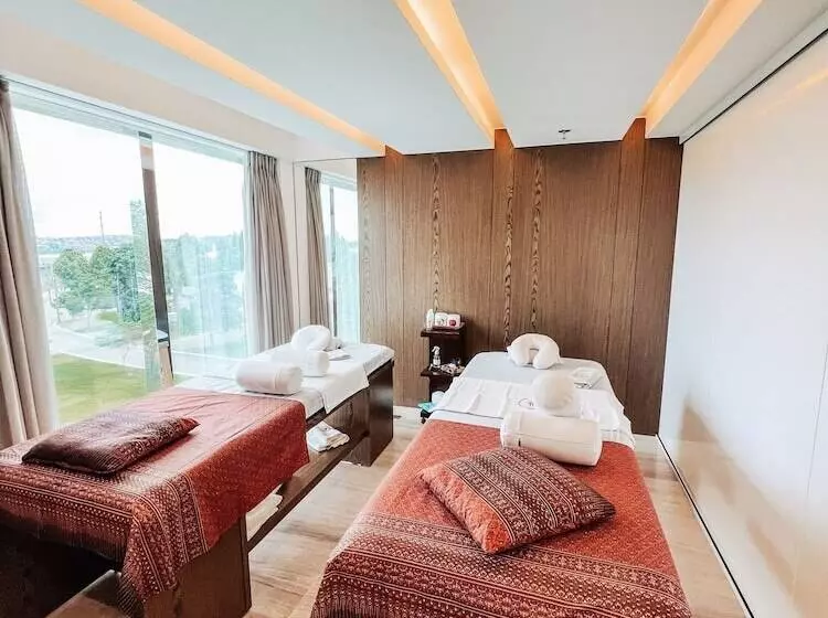 Suryaa Hotel Pinhais, Curio Collection By Hilton