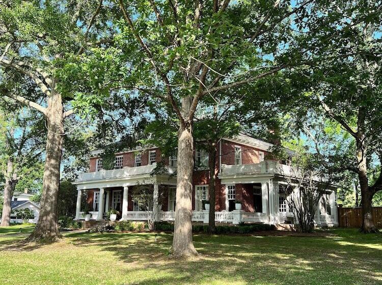 ベッドアンドブレックファースト Huffman Manor Inn