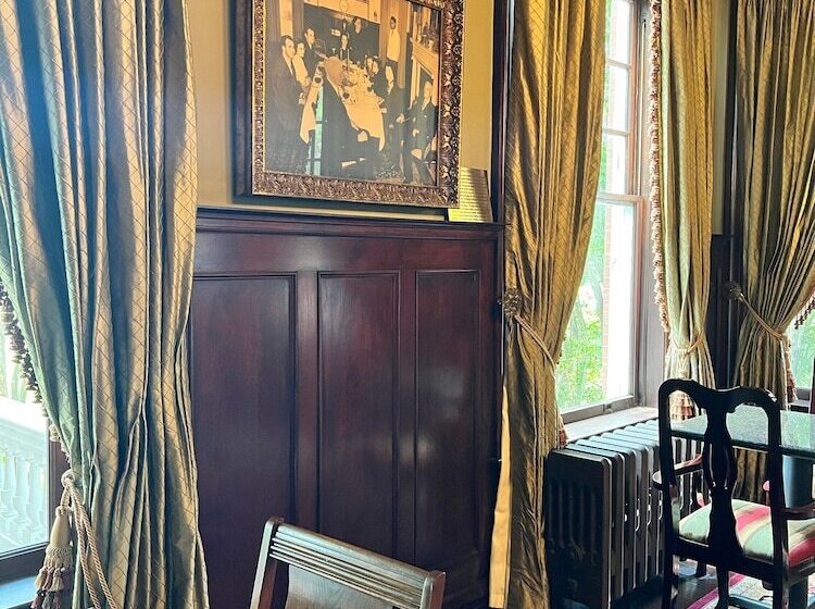 ベッドアンドブレックファースト Huffman Manor Inn