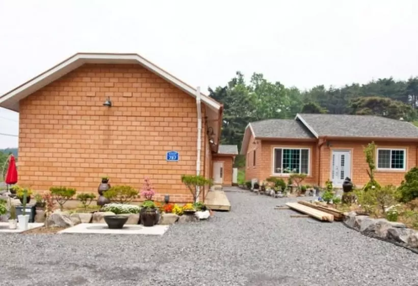 Boryeong Woori Hwangto Pension