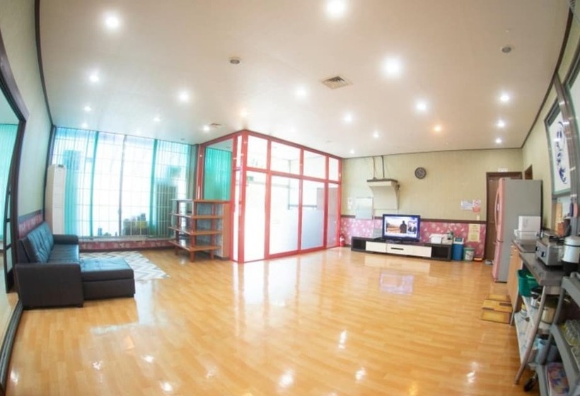 Daebudo Seonamujip Pension