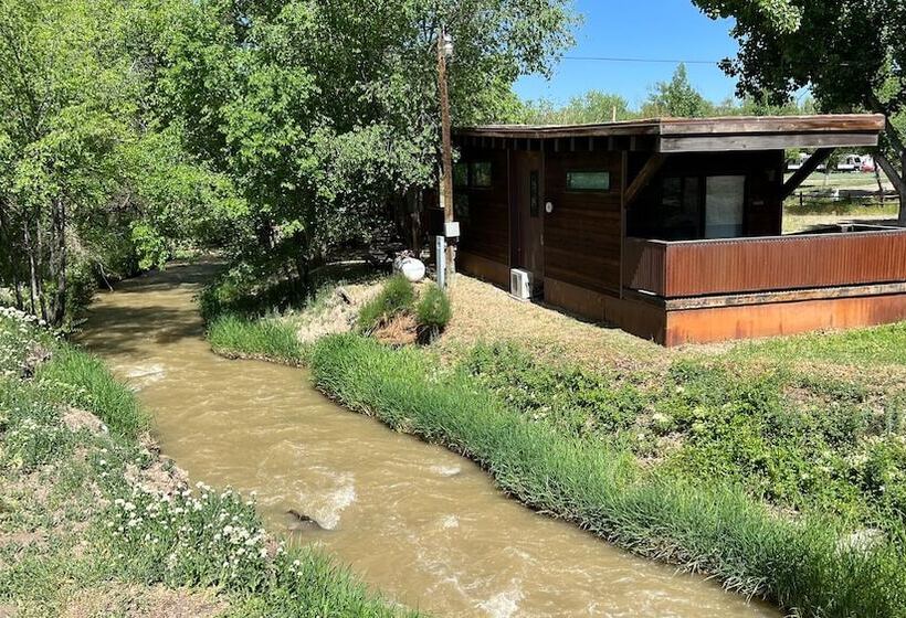 هتل Cedar Creek Lodging & Rv Park