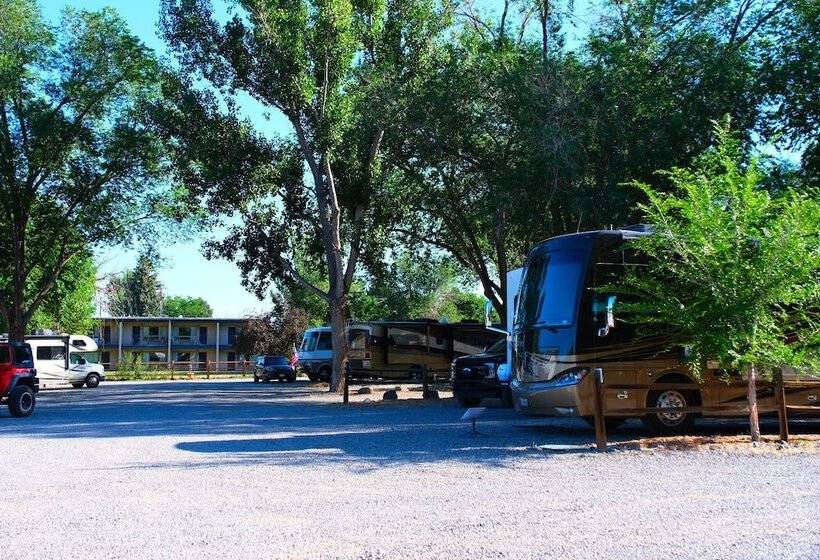 هتل Cedar Creek Lodging & Rv Park