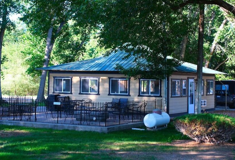 هتل Cedar Creek Lodging & Rv Park
