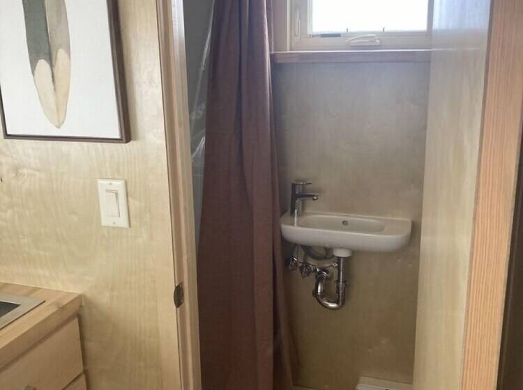 هتل Cedar Creek Lodging & Rv Park