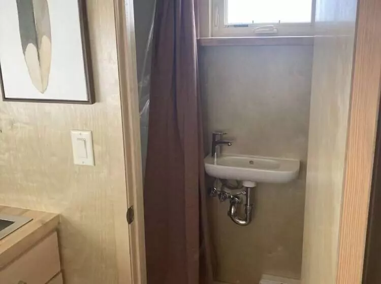 Hotelli Cedar Creek Lodging & Rv Park