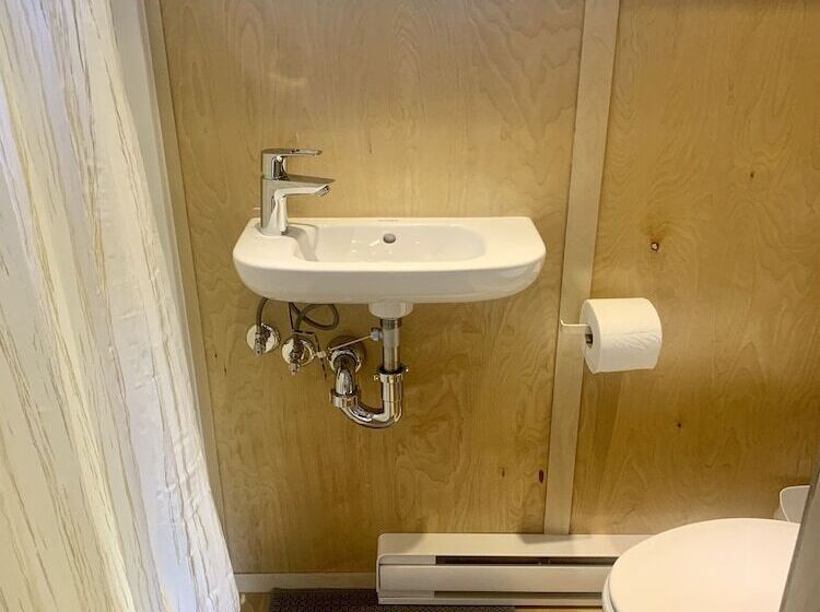 هتل Cedar Creek Lodging & Rv Park