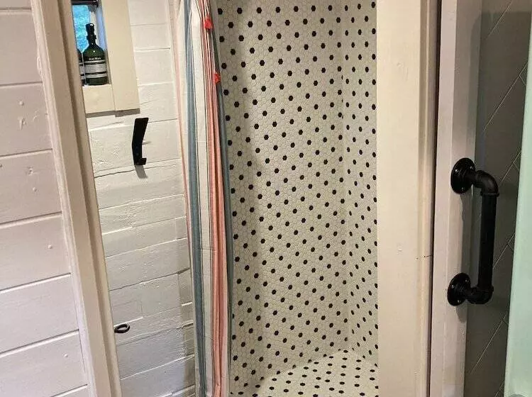 Hotelli Cedar Creek Lodging & Rv Park