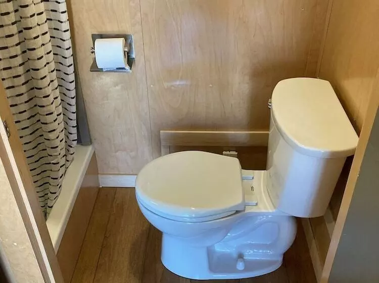 Hotelli Cedar Creek Lodging & Rv Park