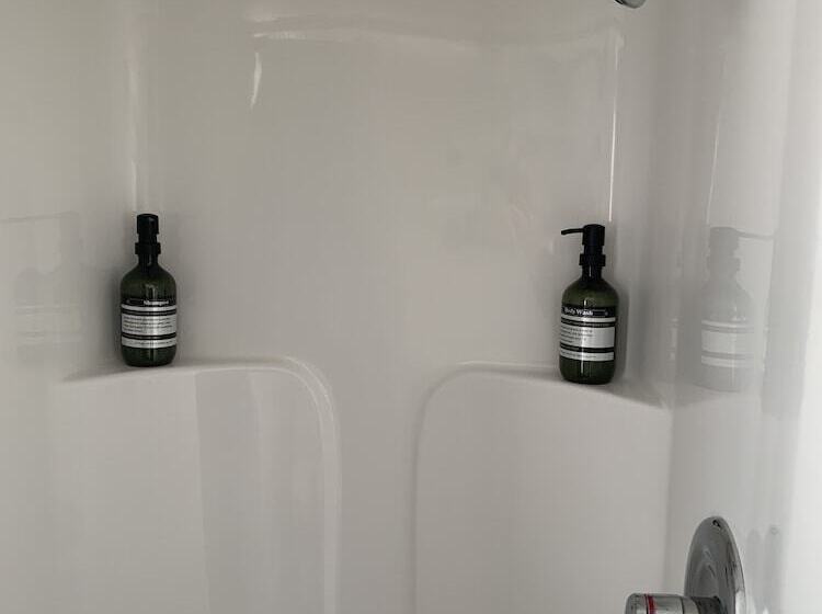 هتل Cedar Creek Lodging & Rv Park