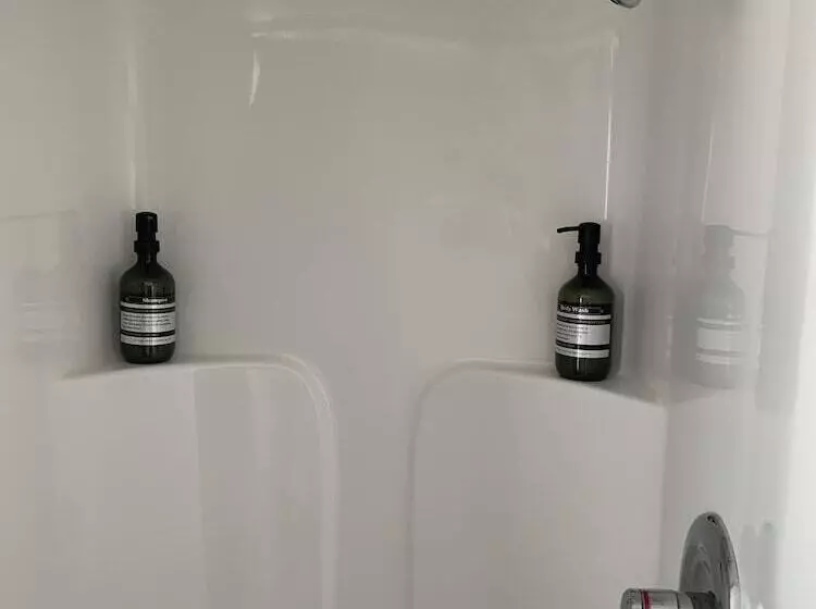 Hotelli Cedar Creek Lodging & Rv Park