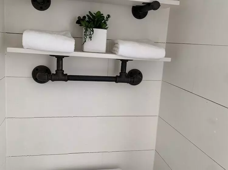 Hotelli Cedar Creek Lodging & Rv Park