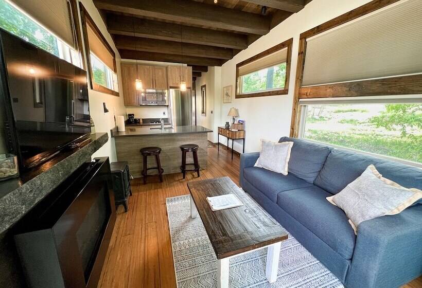 هتل Cedar Creek Lodging & Rv Park