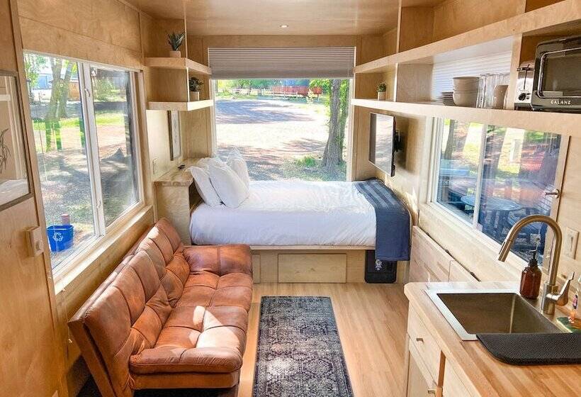 هتل Cedar Creek Lodging & Rv Park