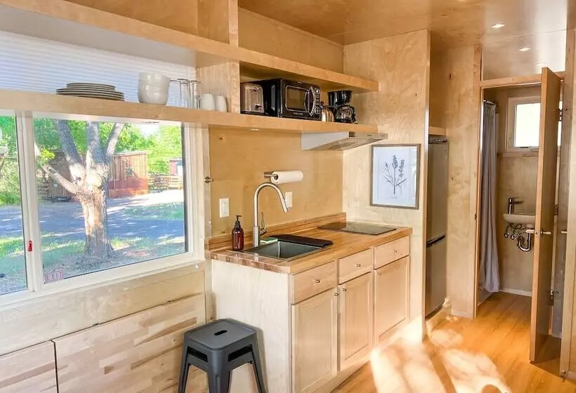 Hotelli Cedar Creek Lodging & Rv Park