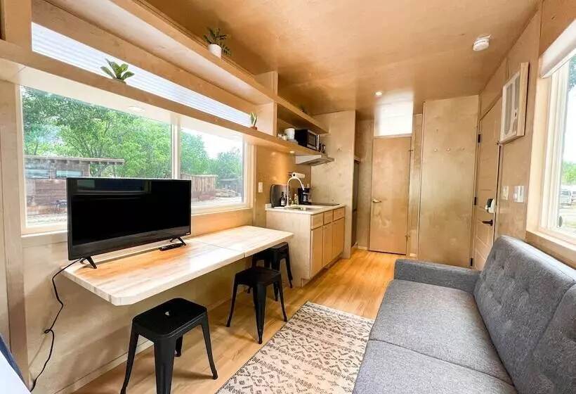 Hotelli Cedar Creek Lodging & Rv Park