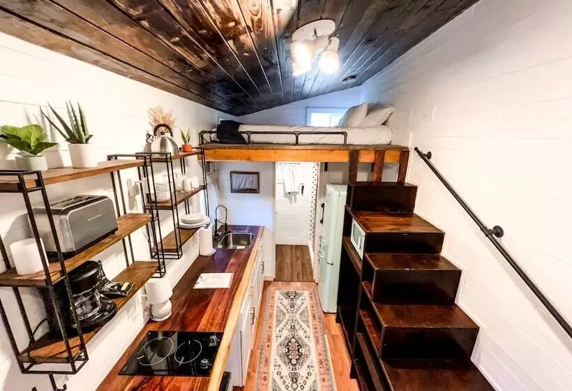 Hotelli Cedar Creek Lodging & Rv Park