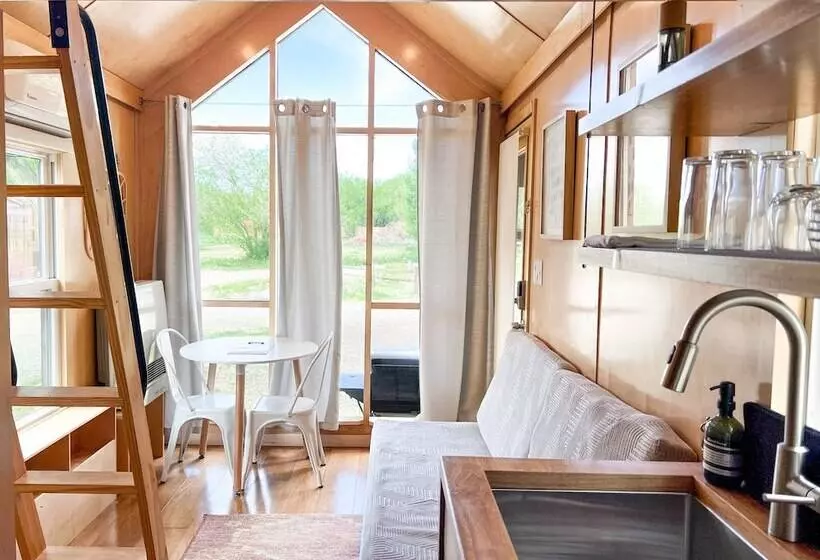 Hotelli Cedar Creek Lodging & Rv Park