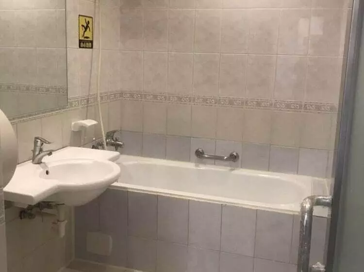 Hub Hotel   Banqiao Station