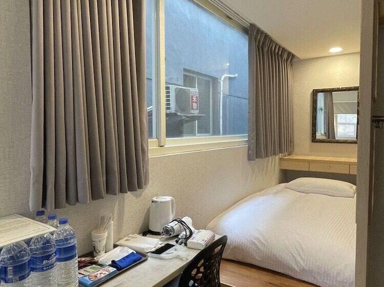 Hub Hotel   Banqiao Station